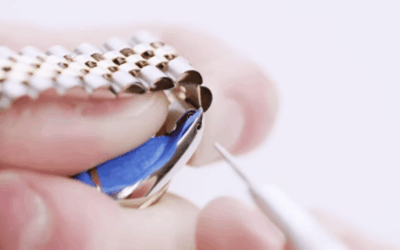 How to Change a Bracelet | Watch with Lug Holes